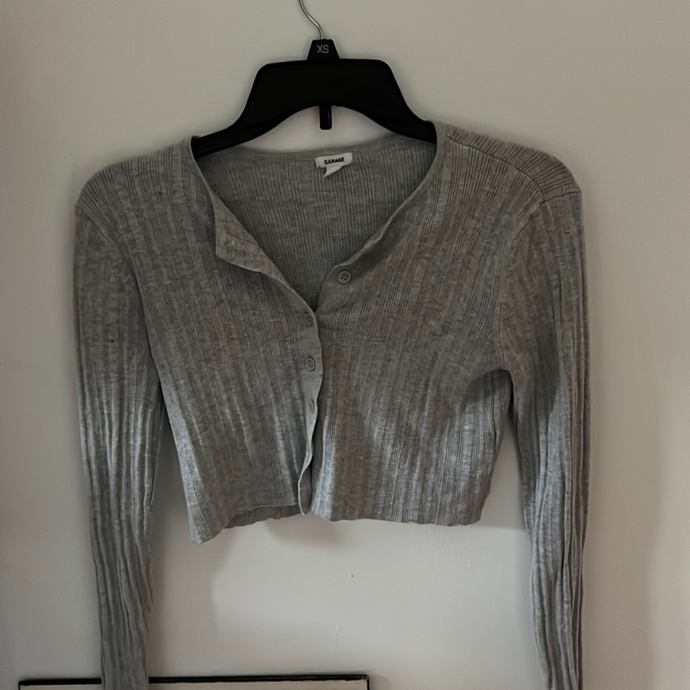 A super cute cropped sweater top. Size small from Garage.